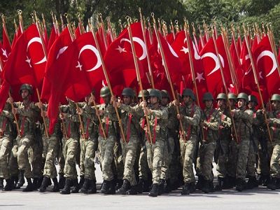 Туреукая армия на параде. Источник - 2snews.ru Туреукая армия на параде. Источник - 2snews.ru