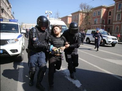 Задержания на Монстрации в Петербурге. Фото: vk.com/true_lentach Задержания на Монстрации в Петербурге. Фото: vk.com/true_lentach