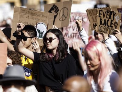 Протесты в США против полицейского насилия. Фото: iz.ru Протесты в США против полицейского насилия. Фото: iz.ru