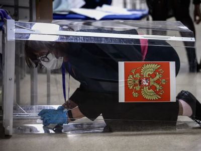 Выборы, эпизод подсчета. Фото: Игорь Брук / @itsmycity Выборы, эпизод подсчета. Фото: Игорь Брук / @itsmycity